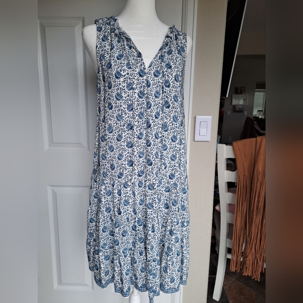 Max Studio blue floral sleeveless dress